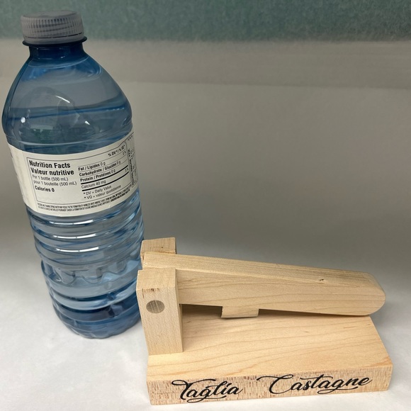 Handmade by local artisan, TAGLIA CASTAGNE!! Makes a great Christmas gift! - Picture 3 of 4